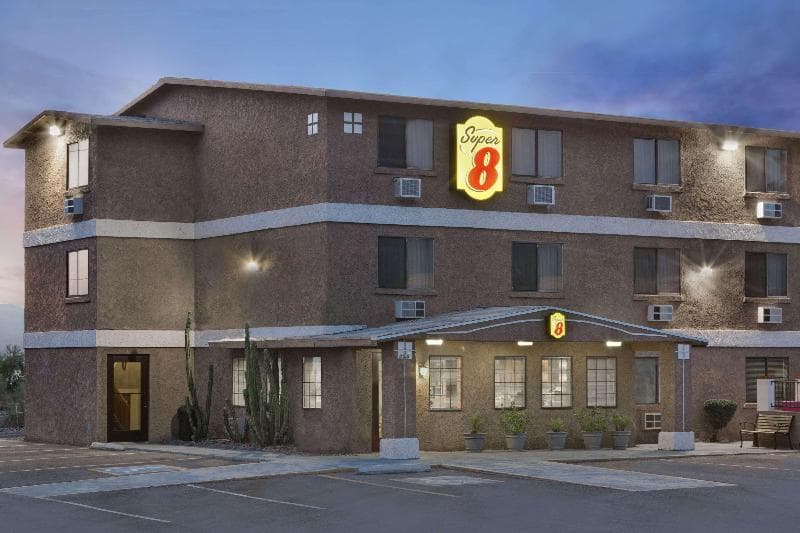 Super 8 by Wyndham Lake Havasu City 5