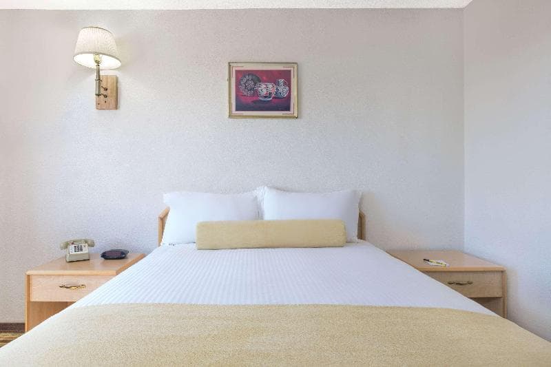 Super 8 by Wyndham Lake Havasu City photo 1
