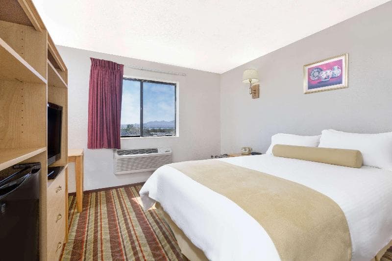 Super 8 by Wyndham Lake Havasu City 2