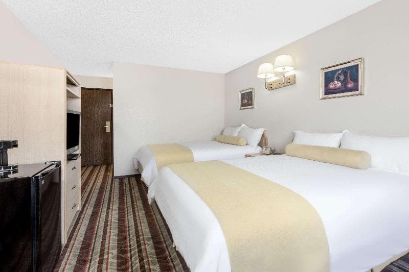 Super 8 by Wyndham Lake Havasu City 3