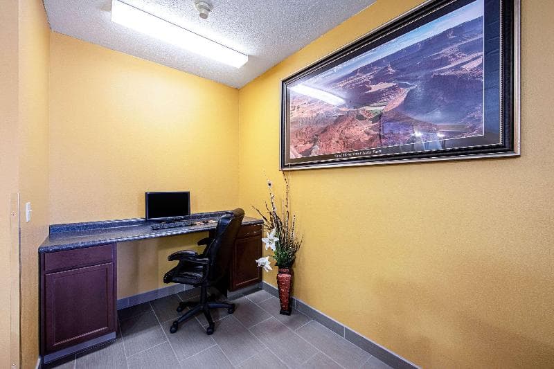 Rodeway Inn & Suites photo 1