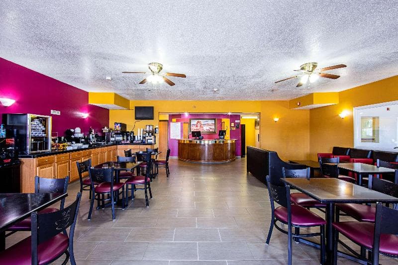 Rodeway Inn & Suites 2