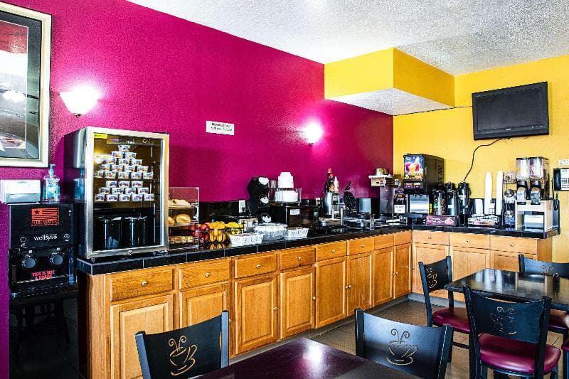 Rodeway Inn & Suites 4