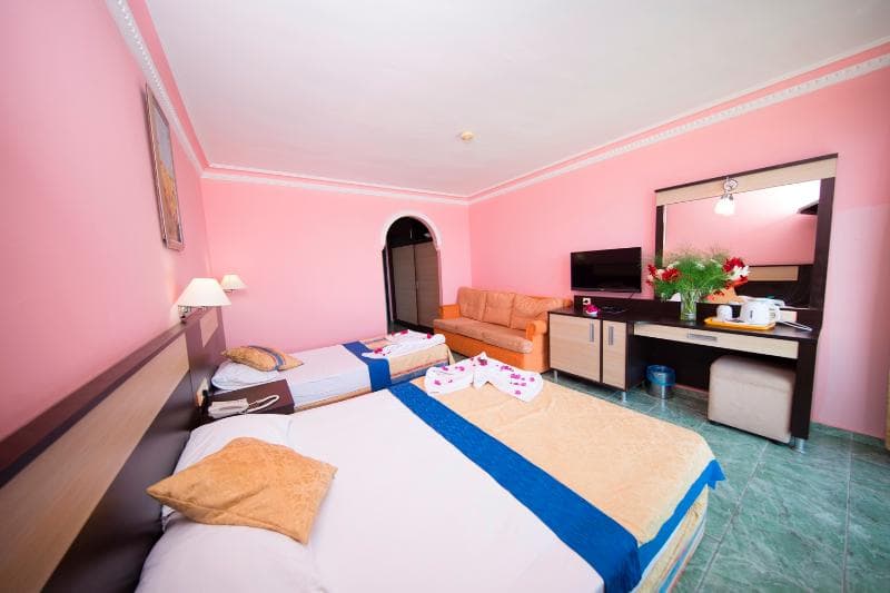 First Class Hotel 4