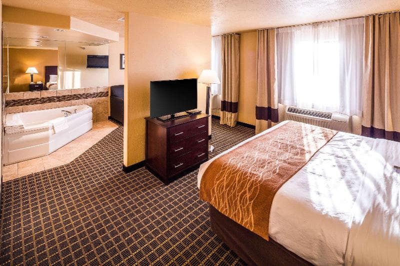 Comfort Inn 3