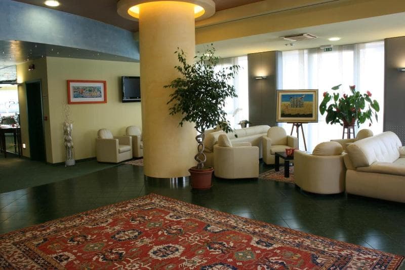 Hotel Senator 2