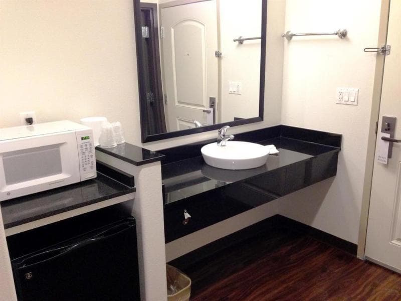 Motel 6 Oceanside Marina 2
