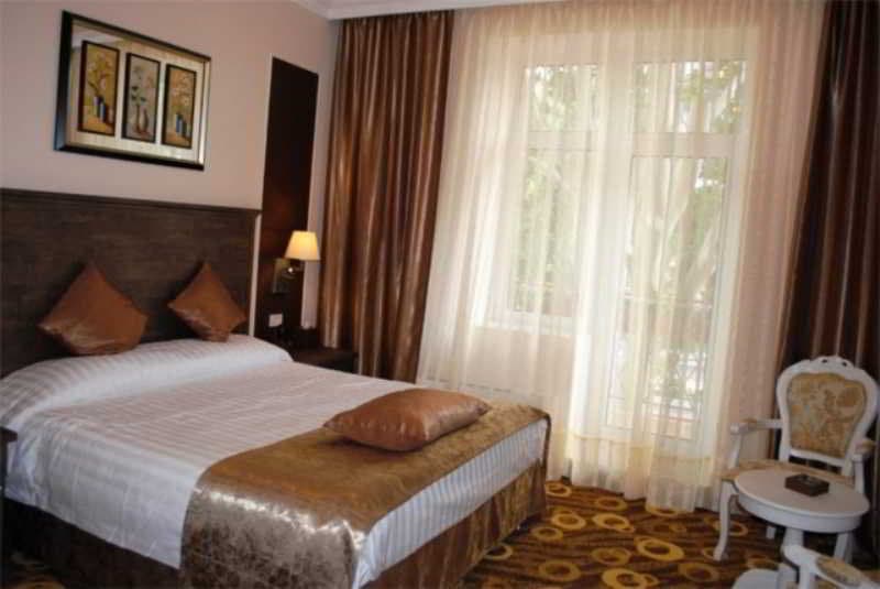 Imperial Palace Hotel 3