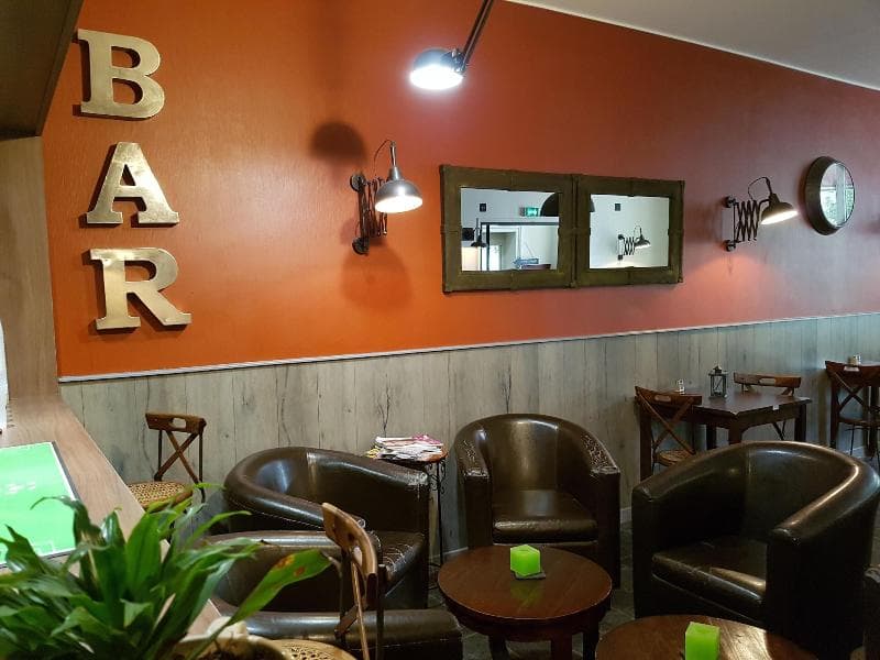 Le Saint Hubert main