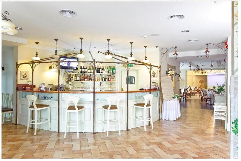 Villa Estera Hotel & Restauracja photo 1