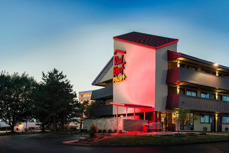 Red Roof Plus+ St Louis - Forest Park/ Hampton Ave 4