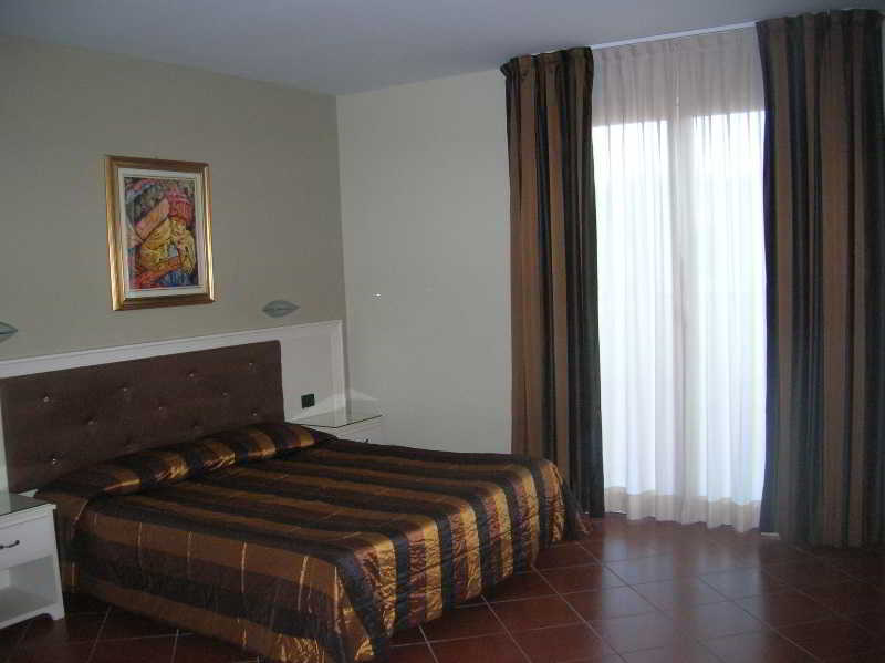Delle Rose photo 1