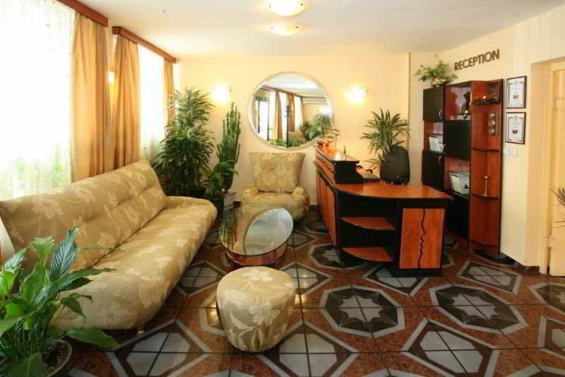 Hotel Color photo 1