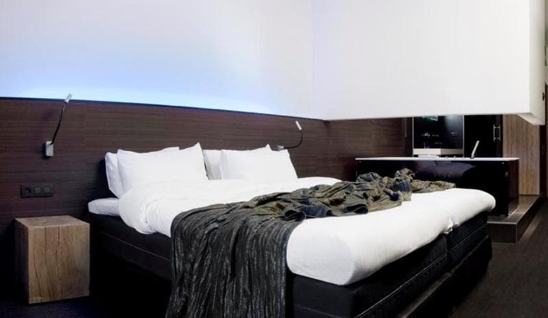 Carbon Hotel photo 1