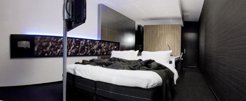 Carbon Hotel 4