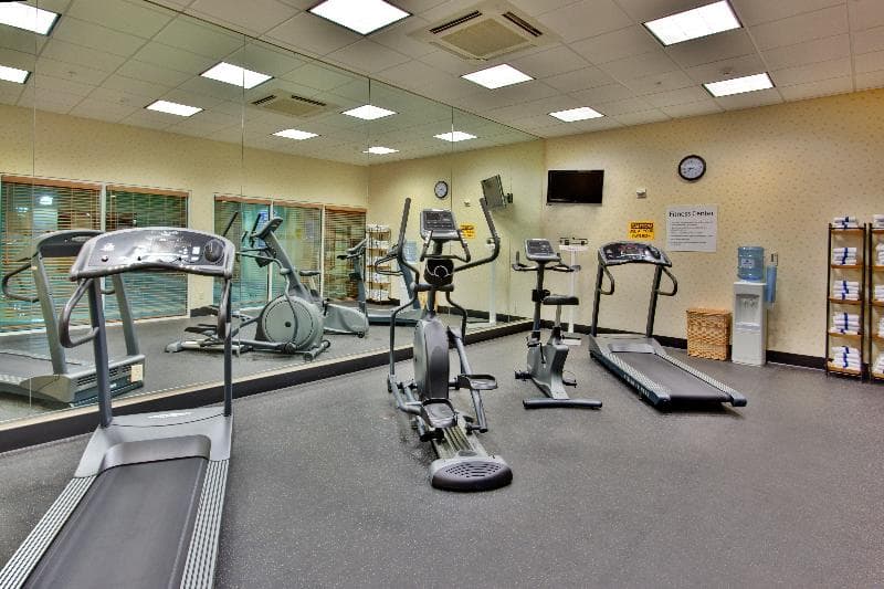 Holiday Inn & Suites Bakersfield 3