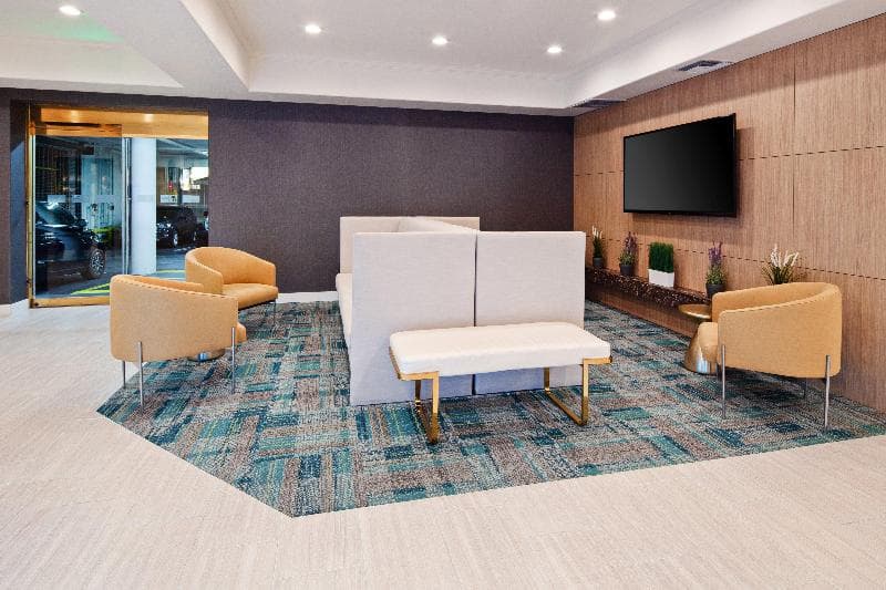 Holiday Inn Express & Suites Hollywood Walk Of Fame 4