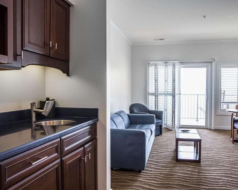 Island Inn & Suites, Ascend Collection 4
