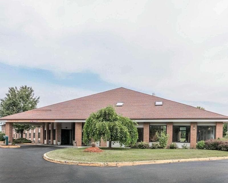 Quality Inn Grand Rapids North photo 1