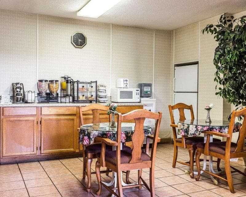 Econo Lodge Inn & Suites Matthews - Charlotte 4