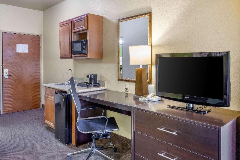 Sleep Inn & Suites Near Hillcrest Hospital 5
