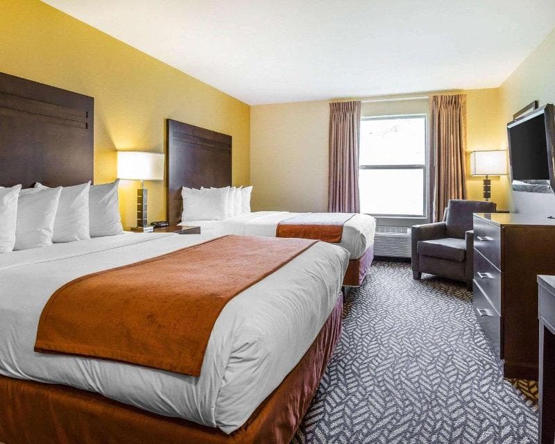 Quality Inn & Suites Montclair 2