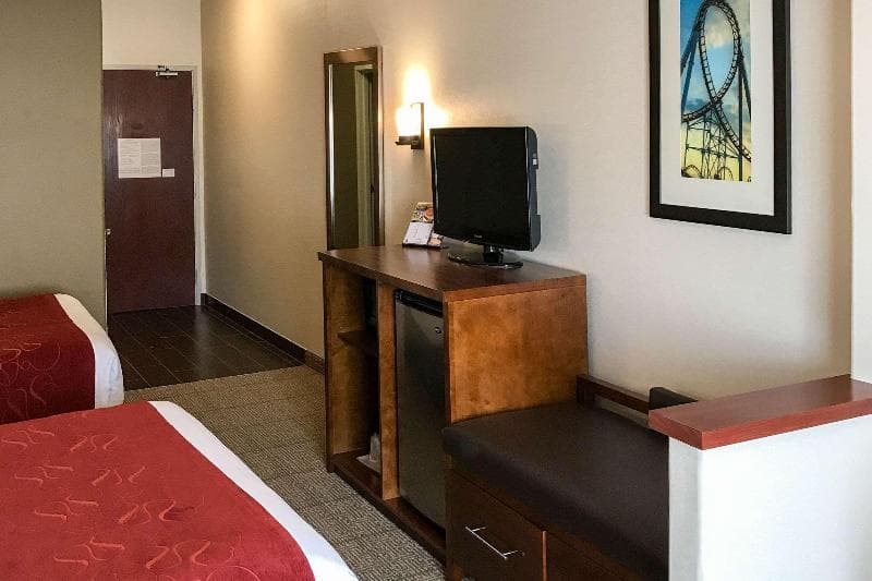 Comfort Suites Near Six Flags Magic Mountain 3