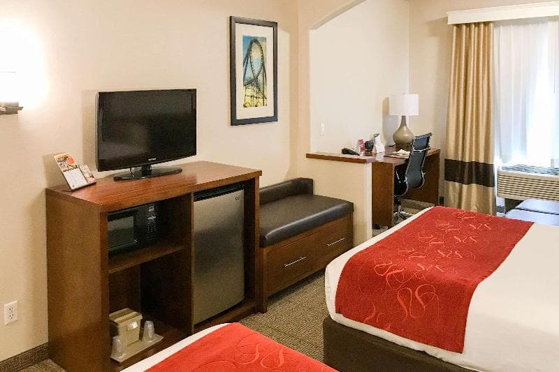 Comfort Suites Near Six Flags Magic Mountain 4
