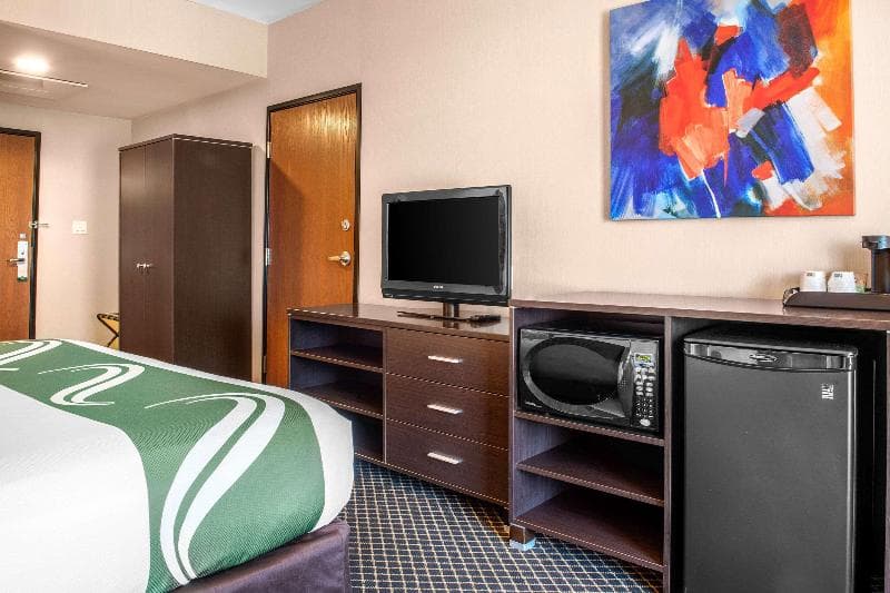 Quality Inn & Suites Petawawa 5