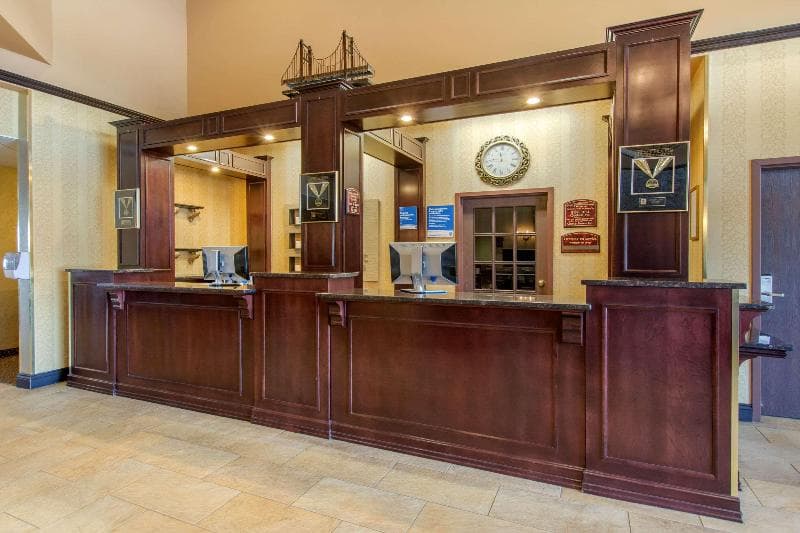 Comfort Inn & Suites 5