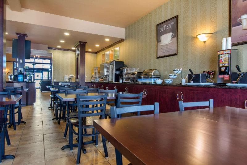 Comfort Inn & Suites 3