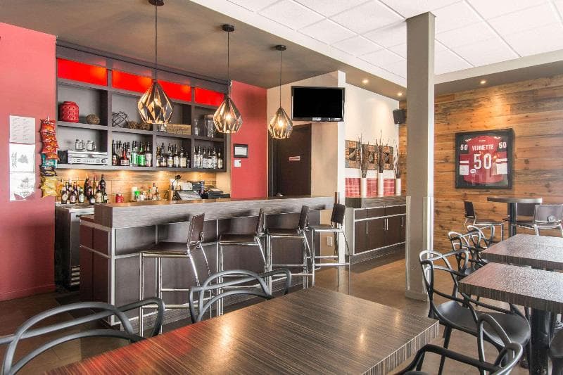 Econo Lodge St. Apollinaire 2