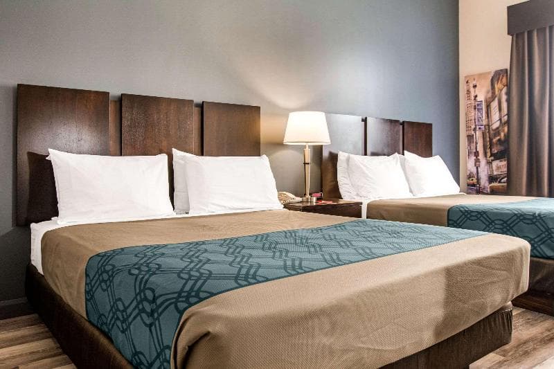 Econo Lodge St. Apollinaire 5
