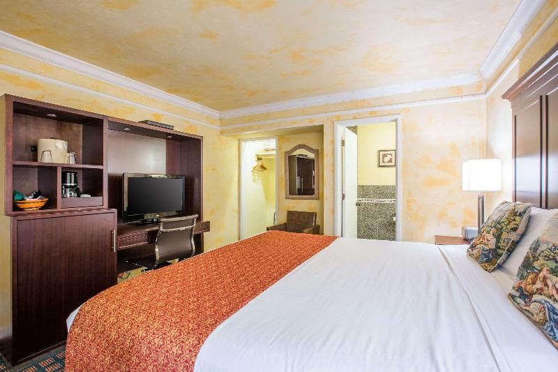 Clarion Collection Carmel Oaks Inn 4