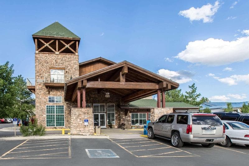 Quality Inn & Suites Summit County 3