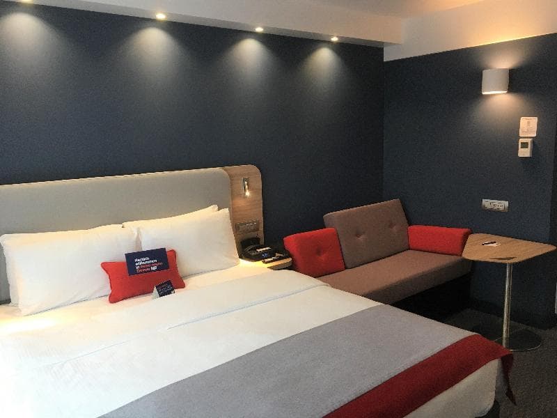 Holiday Inn Express Zürich Airport 3