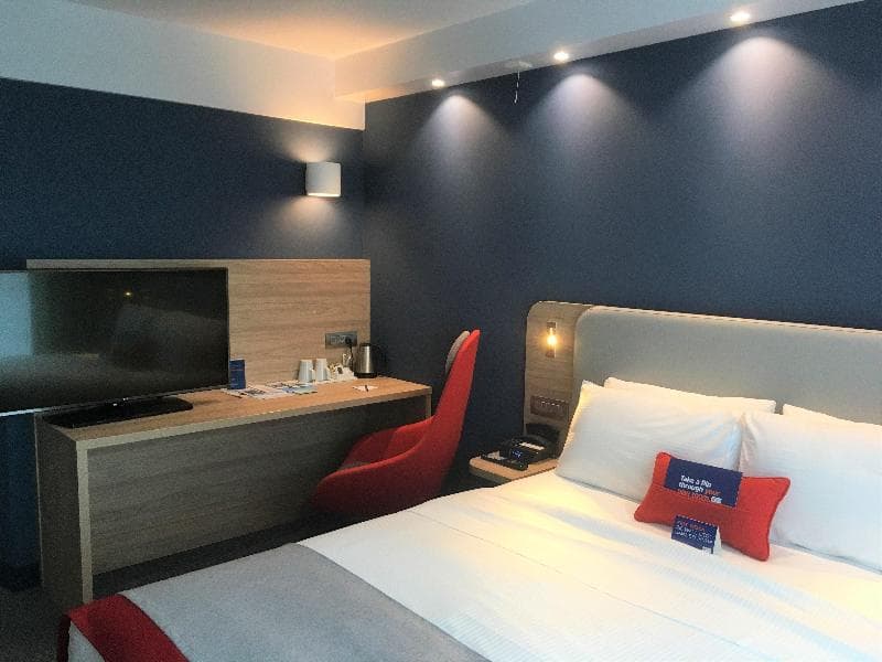 Holiday Inn Express Zürich Airport 4