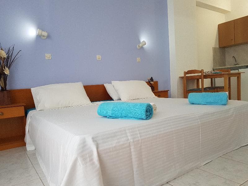 Pyrgos Hotel 5