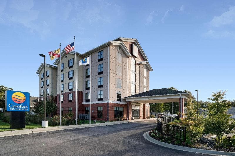 Comfort Inn & Suites photo 1