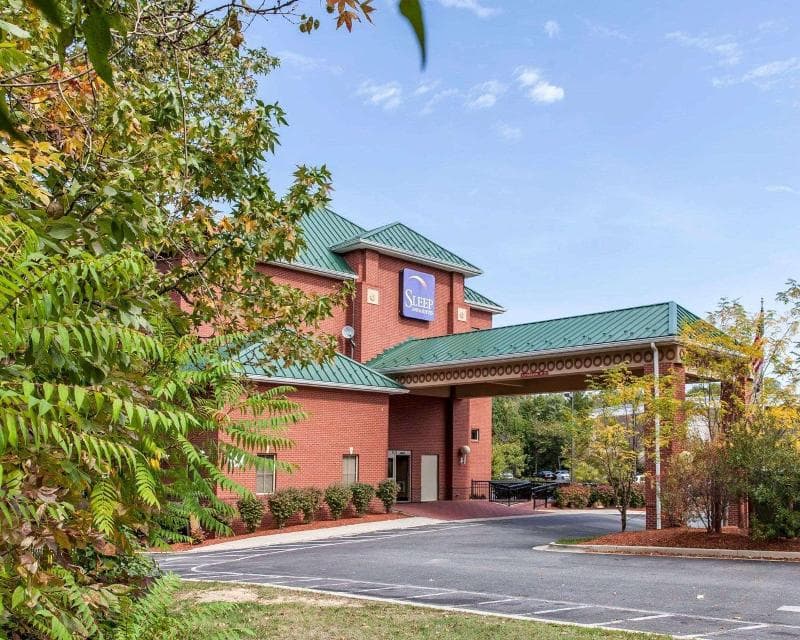 Sleep Inn & Suites Upper Marlboro near Andrews 5