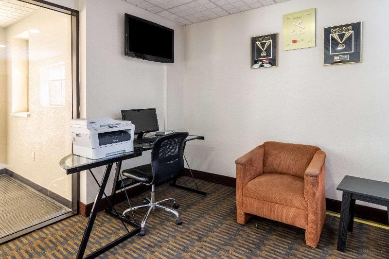 Econo Lodge Cadillac main