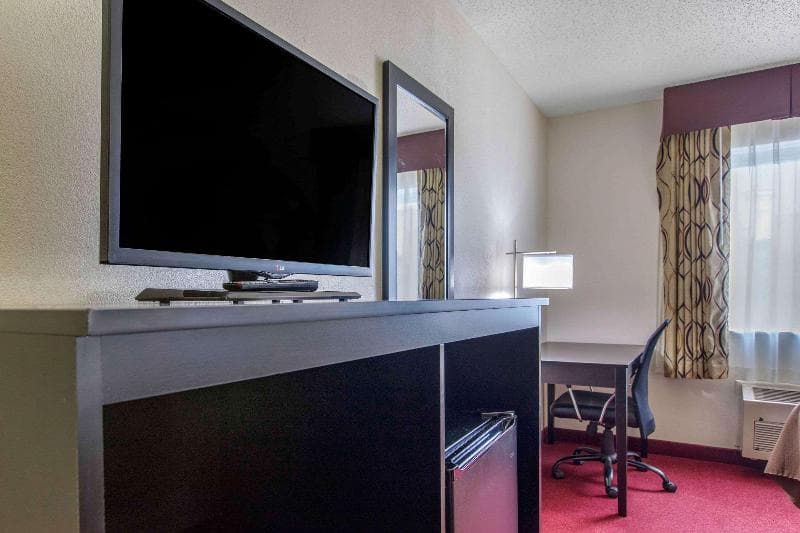 Rodeway Inn 3