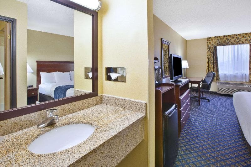 Quality Inn 4