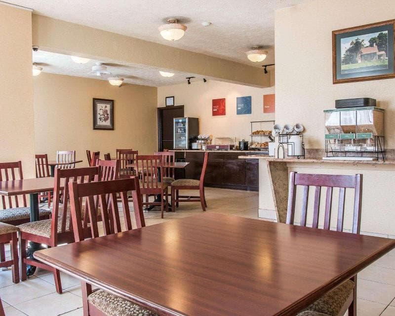 Comfort Inn Whitehall Near Michigan's Adventure 3