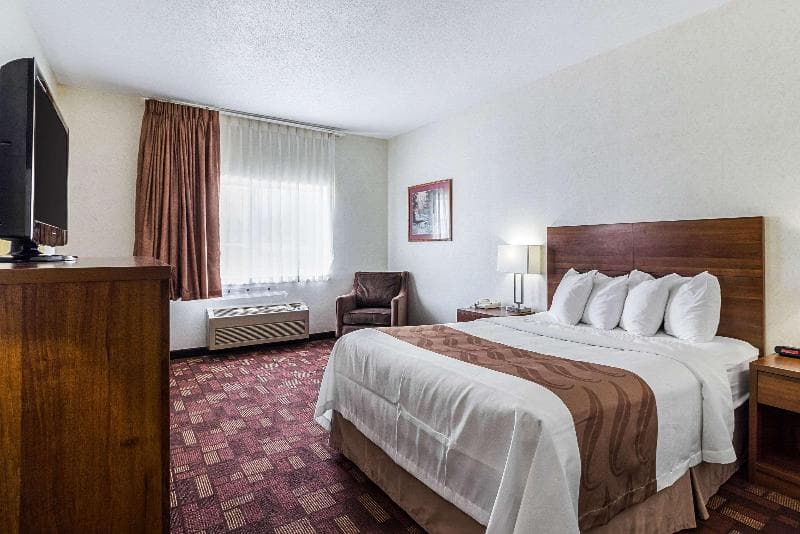 Econo Lodge Luverne Area 2