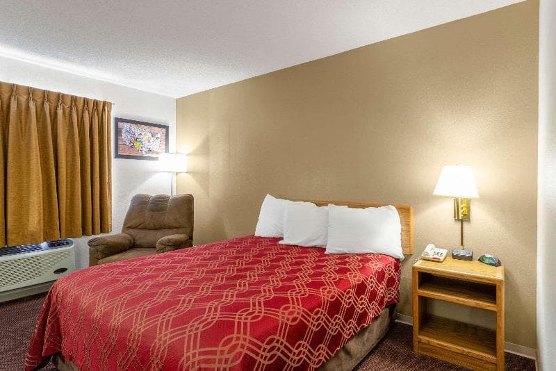 Econo Lodge 2