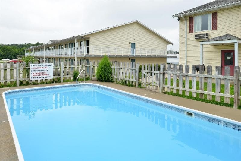 Americas Best Value Inn Knob Noster photo 1