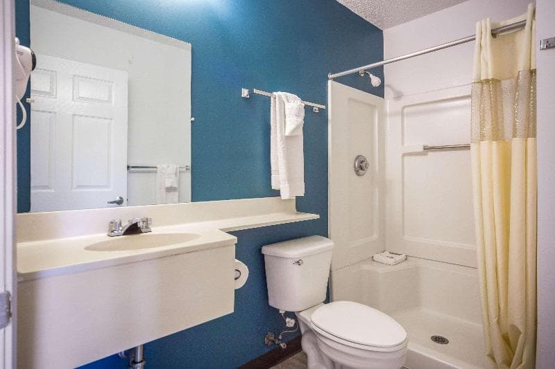 Suburban Studios Biloxi North Area 5