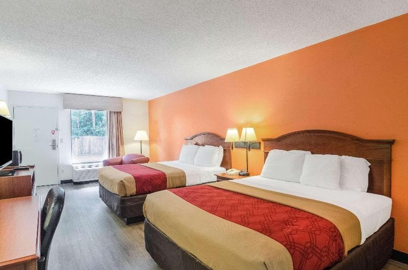 Econo Lodge Inn & Suites Gulfport 3