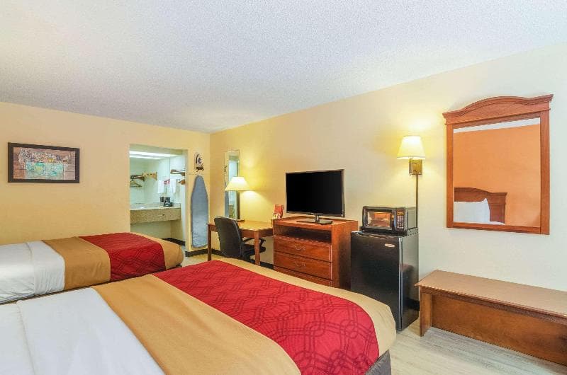Econo Lodge Inn & Suites Gulfport 5